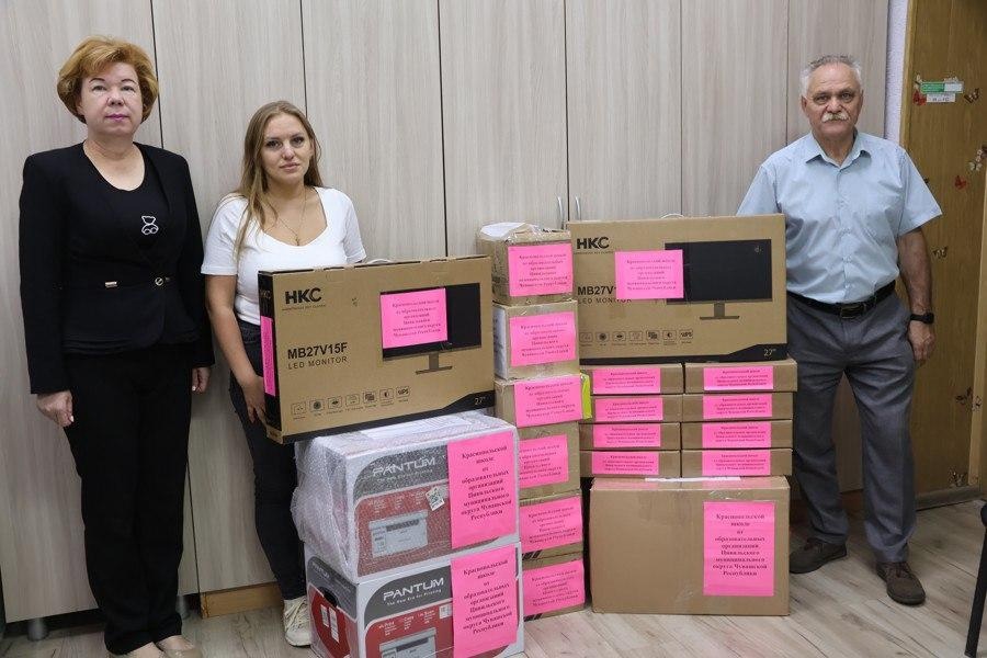 Цивиляне присоединились к сбору школьных принадлежностей для Краснопольской школы.