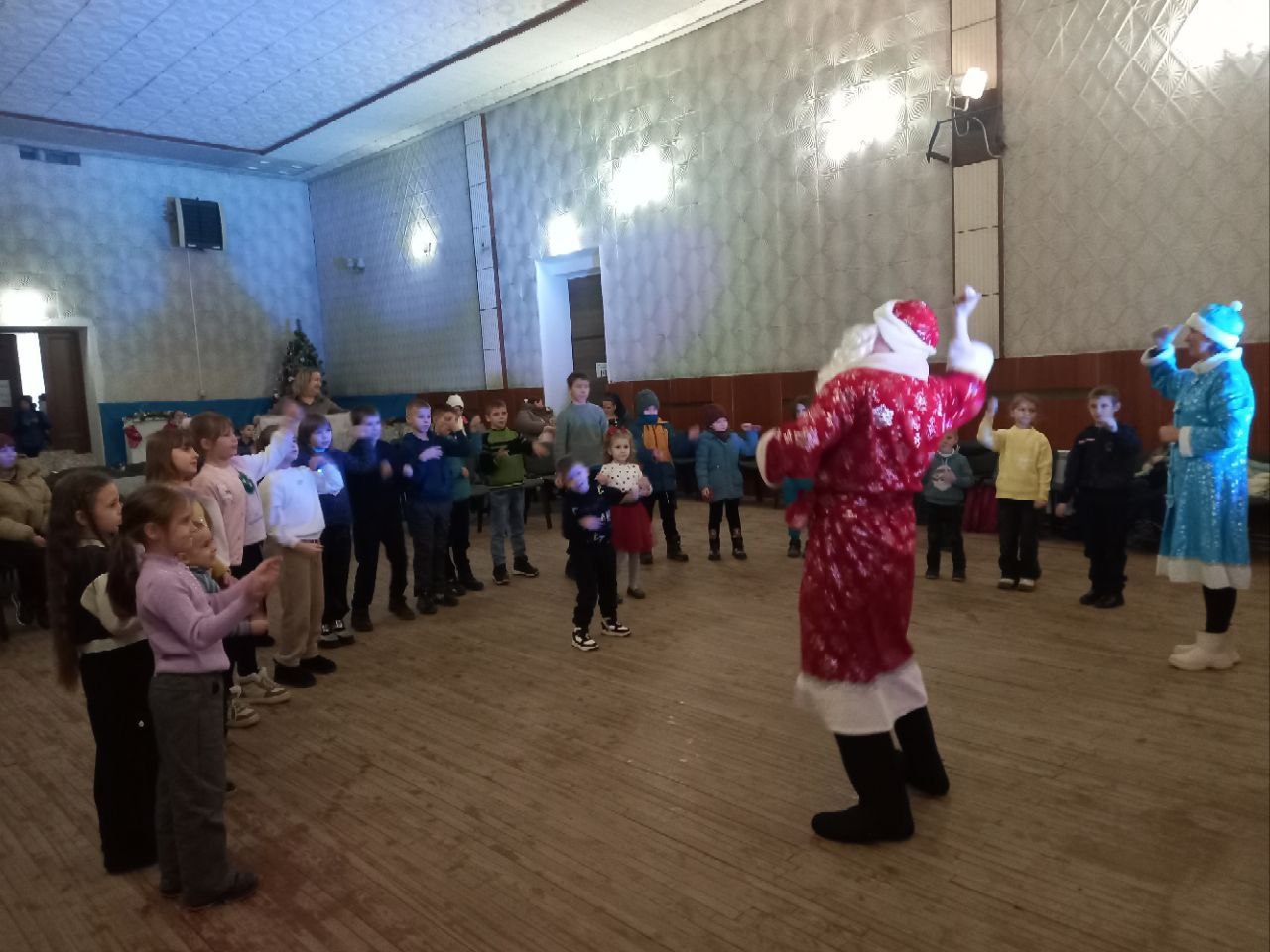 Новогодние утренники для детей Бердянского района.