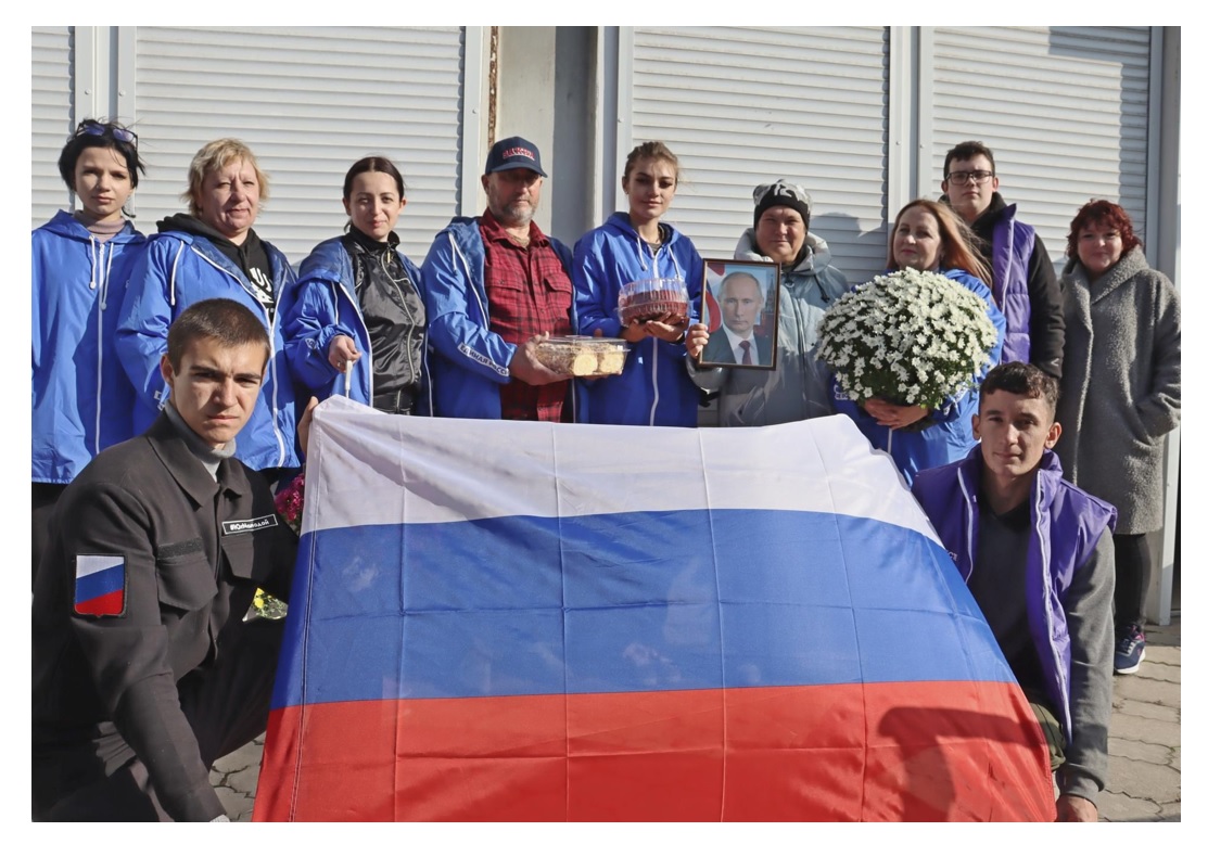 Представители администрации Бердянского МО, партии &quot;Единая Россия&quot; и &quot;Юг молодой&quot; провели субботник.