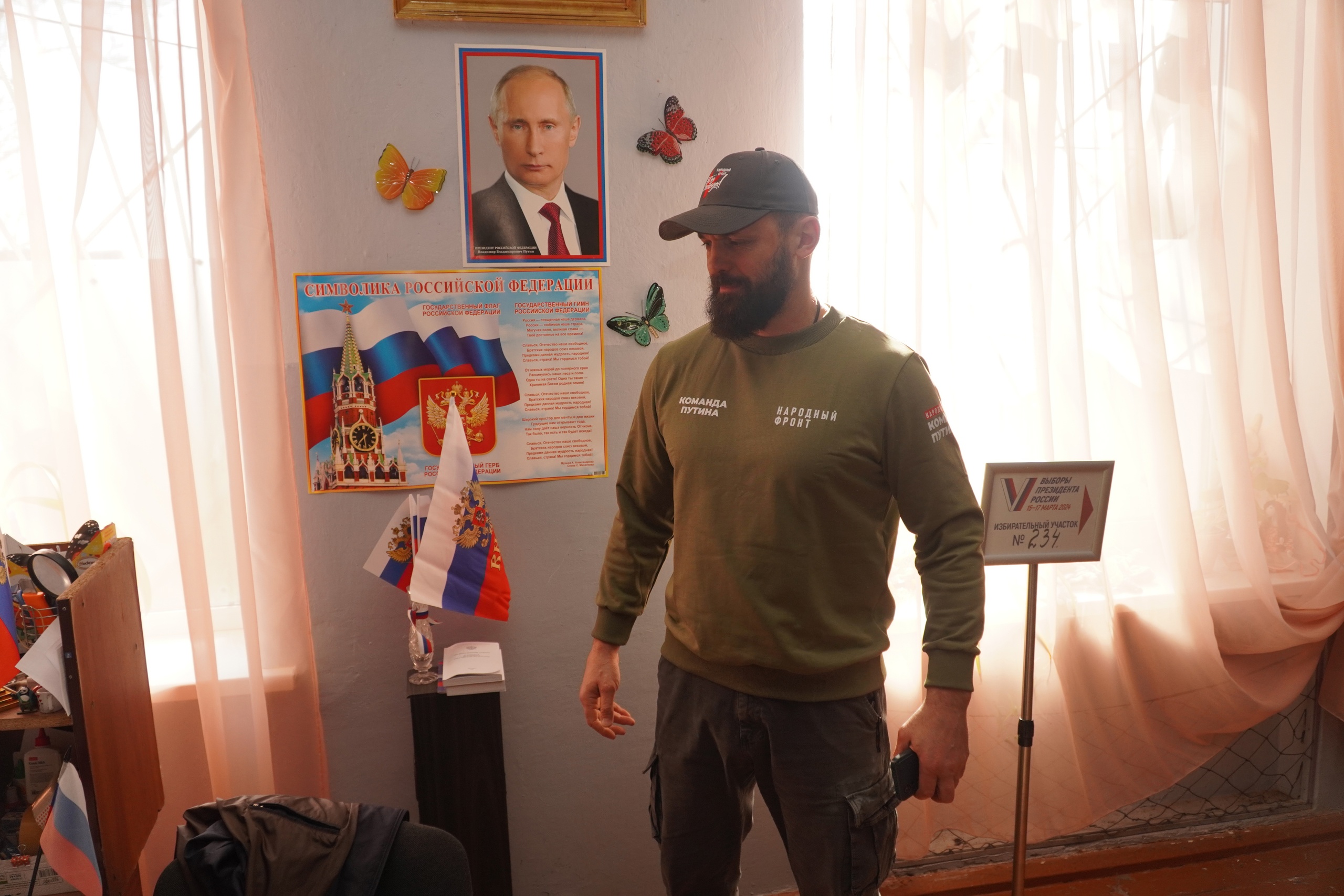 В преддверии выборов президента России, Глава Бердянского муниципального округа, Алексей Кичигин, лично проверил готовность одного из избирательных участков..