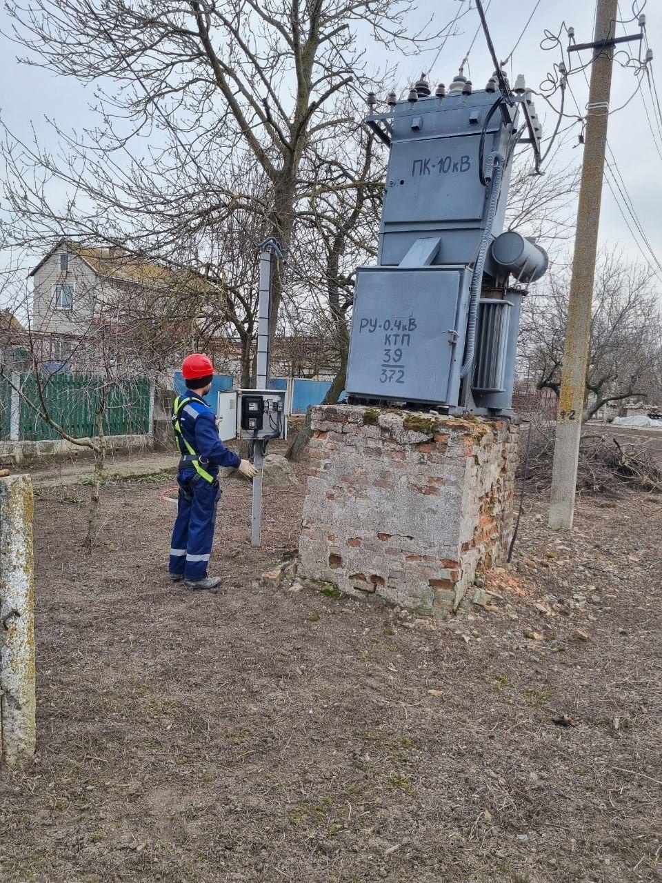 Энергетики Чувашии восстанавливают освещение в Новотроицком и Троянах.