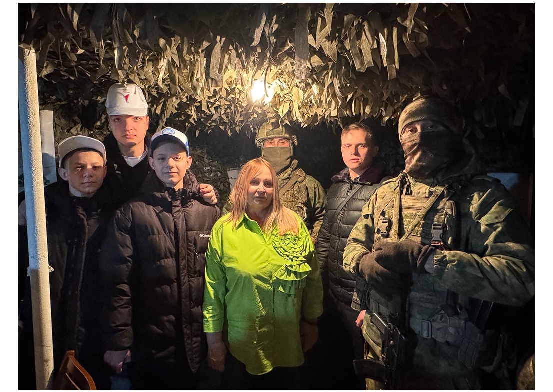 В рамках Года защитника Отечества молодежь и представители партии &quot;Единая Россия&quot; передали гуманитарный груз военнослужащим в зоне проведения СВО.