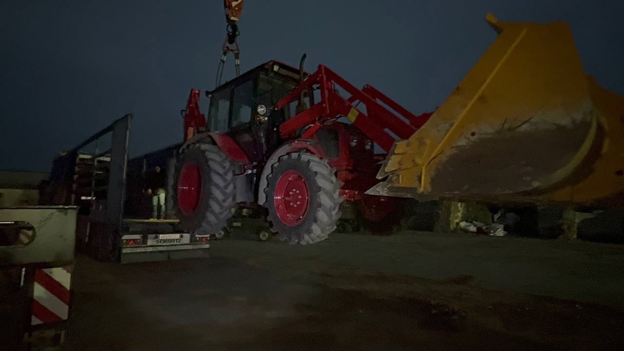 Чувашская Республика подарила Бердянскому округу новый трактор.