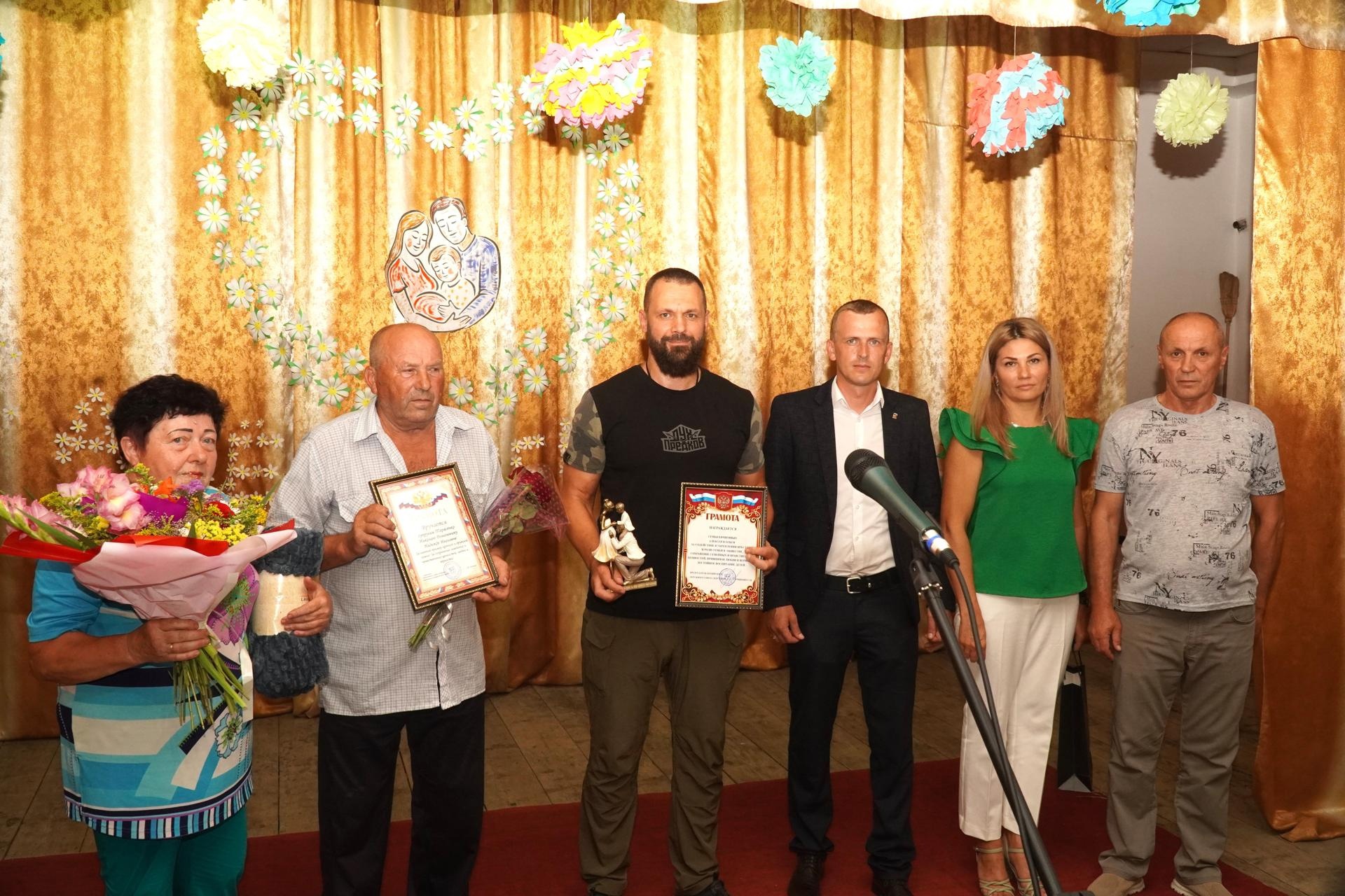 Пример крепкой семьи и ответственного родительства.