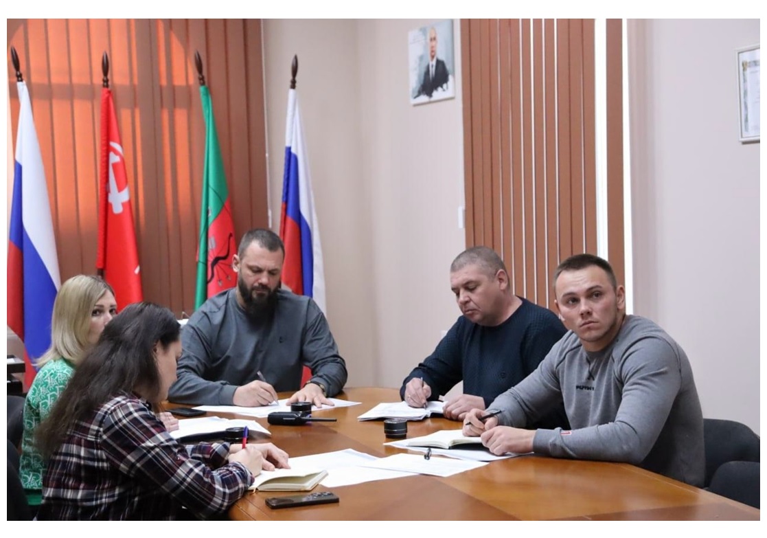 Администрация Бердянского округа и Минстрой Чувашии обсудили план работ на 2025 год.