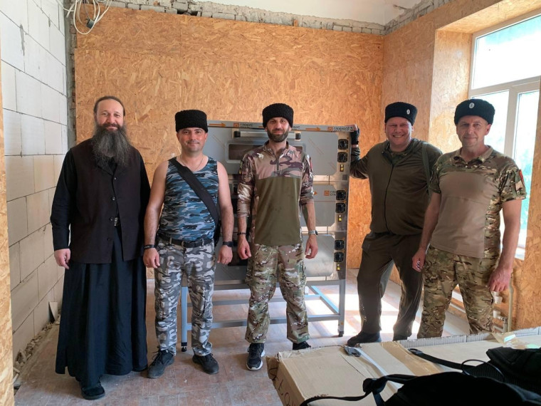 Казаки Запорожской сечи помогли с доставкой гуманитарной помощи из Чувашии для Бердянской епархии. Казаки Запорожской сечи помогли с доставкой гуманитарной помощи из Чувашии для Бердянской епархии.