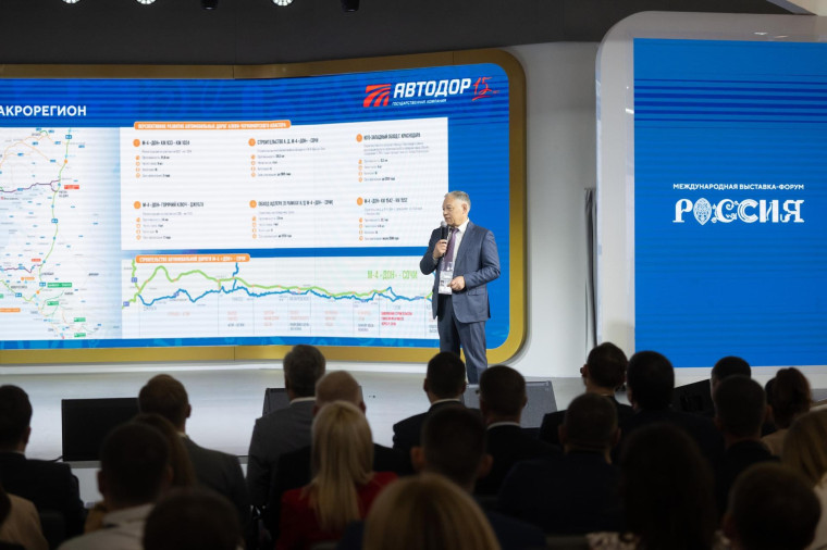 Всего за три года будут отремонтированы более 2000 км дорог в новых субъектах России. Всего за три года будут отремонтированы более 2000 км дорог в новых субъектах России.